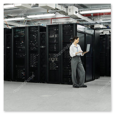 Serverrack mit strukturierter Verkabelung