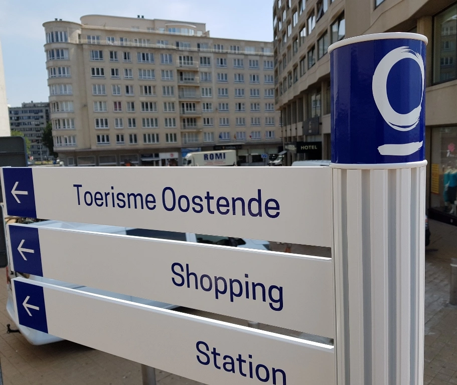 Baustellenschild und Roll-Up Display